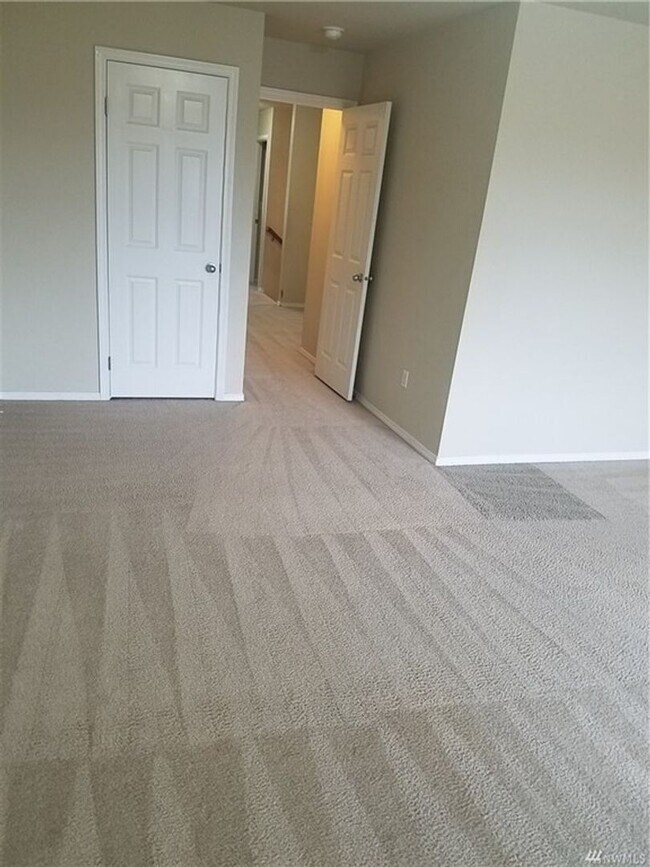Building Photo - 4 Bedroom Home in Lipoma Firs Puyallup!!