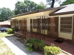 Foto principal - 4 Bedroom Brick Home!