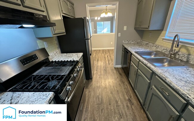 Foto del edificio - 3330 Edenshire Ln