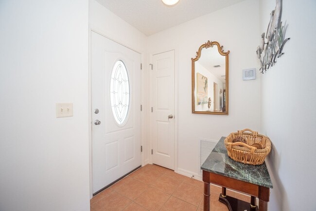Building Photo - Seasonal 2BR/1BA Villa in Quail Ridge Vill...