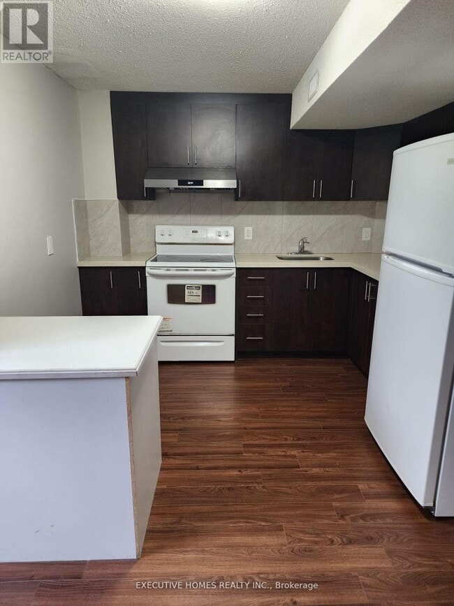 Photo du bâtiment - 114 Porchlight Rd