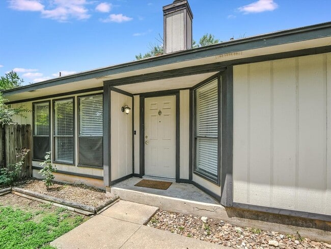 Building Photo - 806 Sunny Ln