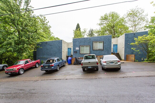 Foto del edificio - HUGE 1bed/1bath Downtown Living Available ...