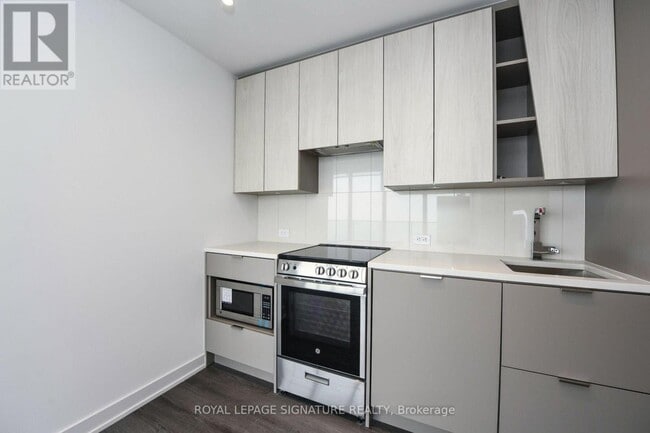 Photo du bâtiment - 3883-3883 Quartz Rd