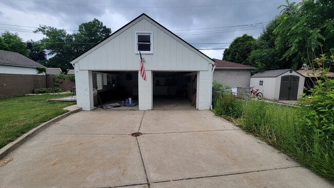 Building Photo - 3429 Ingleside Dr