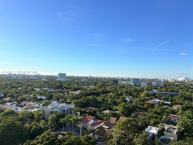 Building Photo - 1901 Brickell Ave