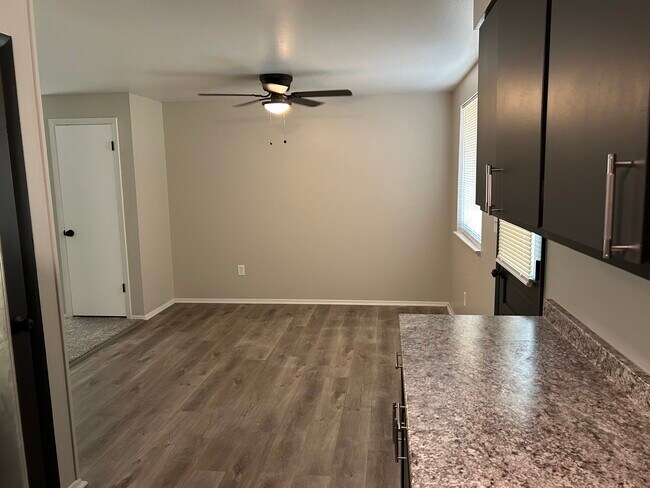 Foto del edificio - 1292 Moore St