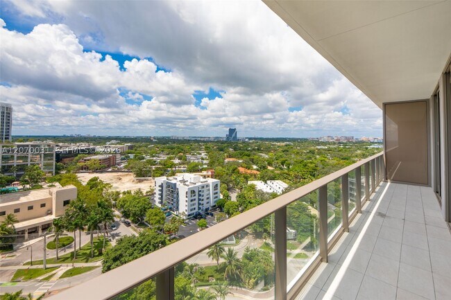 Foto del edificio - 2678 Tigertail Ave
