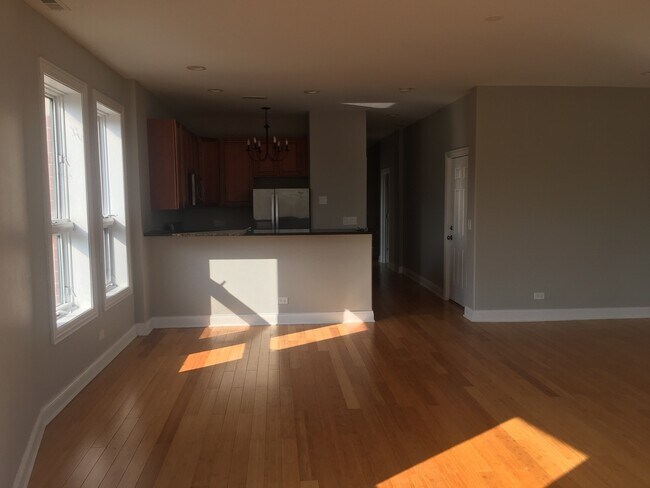 Foto del edificio - 4158 S Western Ave