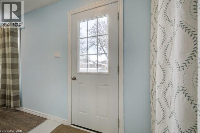 Building Photo - 33 Garland Crescent