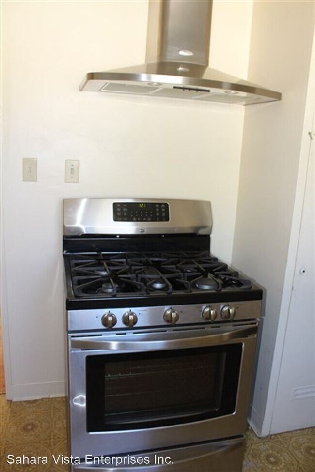 Building Photo - 2 br, 1 bath House - 209 E. Morrison St.