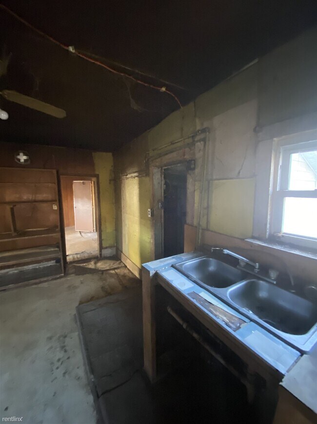 Foto del edificio - 4 br, 1 bath House - 5703 Lee Highway