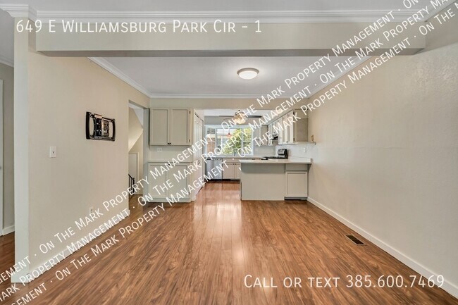 Foto del edificio - 649 E Williamsburg Pk Cir