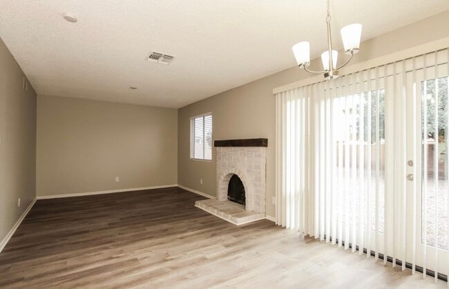 Building Photo - 5435 W Altadena Ave