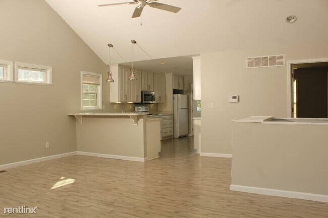 Building Photo - 4 br, 3 bath House - 422 N FIRST