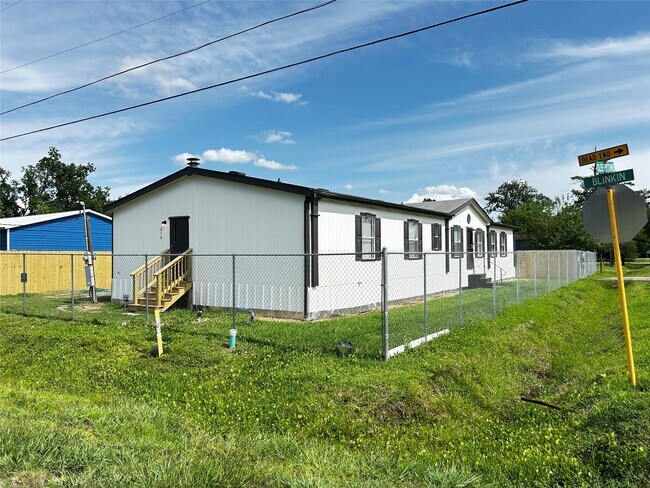 Foto del edificio - 219 Blinkin Ave