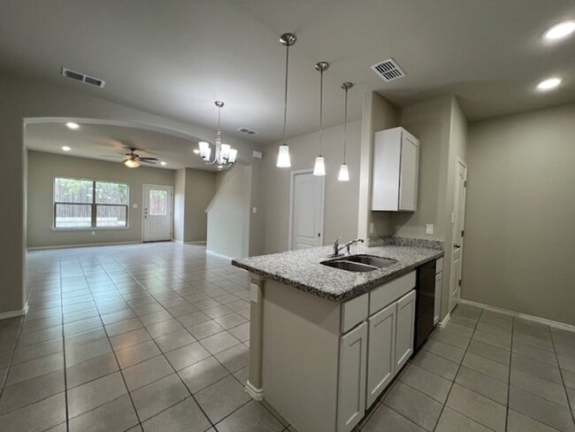 Building Photo - 130 Niagara Dr.