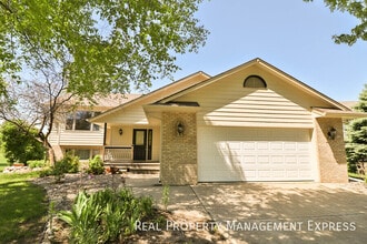 Building Photo - 2726 S Avondale Ct