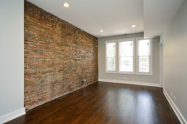 Foto del edificio - 2721 W Division St