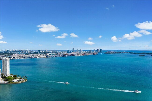 Foto del edificio - 1331 Brickell Bay Dr