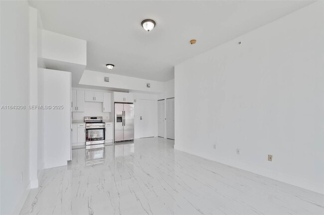 Foto del edificio - 1350 NW 8th Ct