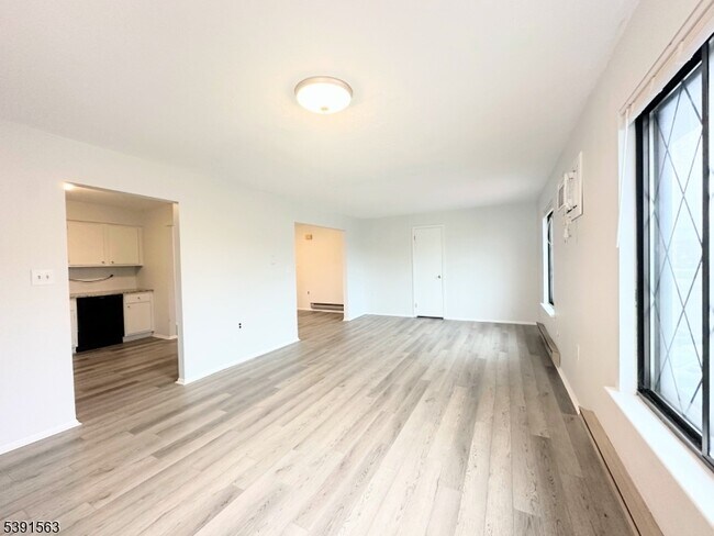 Foto del edificio - 70 Farm Rd