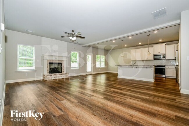 Foto del edificio - 215 Cheshire Dr