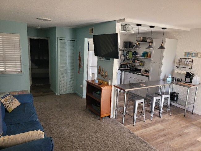 Foto del edificio - 308 Miracle Strip Pkwy SW