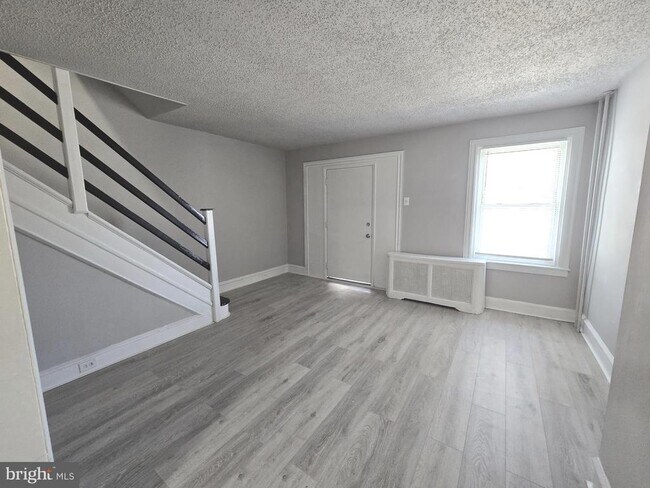 Building Photo - 2642 S 67th St