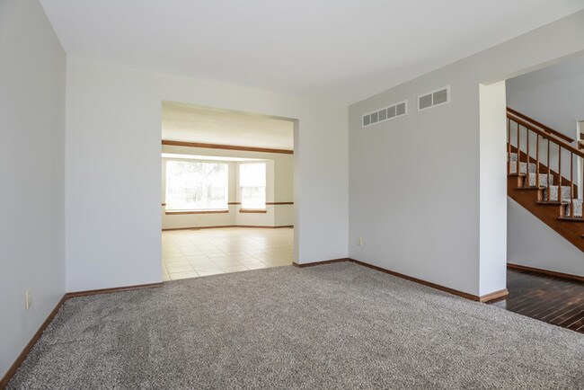 Building Photo - 1155 English Saddle Rd