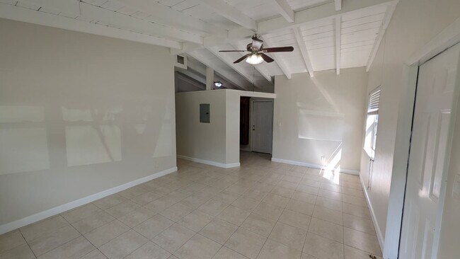 Foto del edificio - 1553 NW 15th Ave