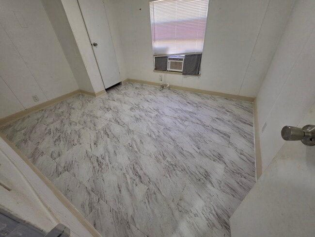 Building Photo - 675 Tallow St