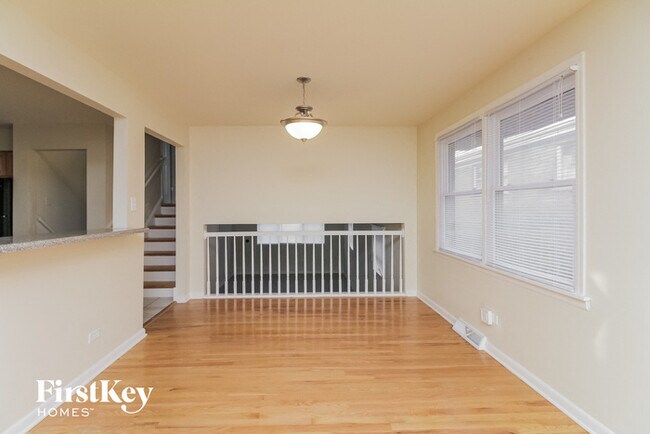Building Photo - 15114 Oak St
