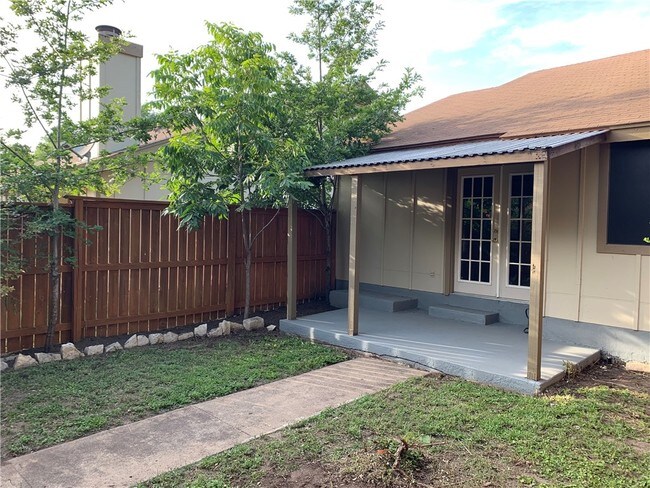 Foto del edificio - 1431 W Braker Ln