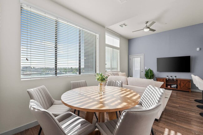 Foto del edificio - 711 W Broadway Rd