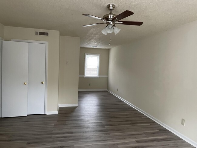 Building Photo - 6039 Springside Ln
