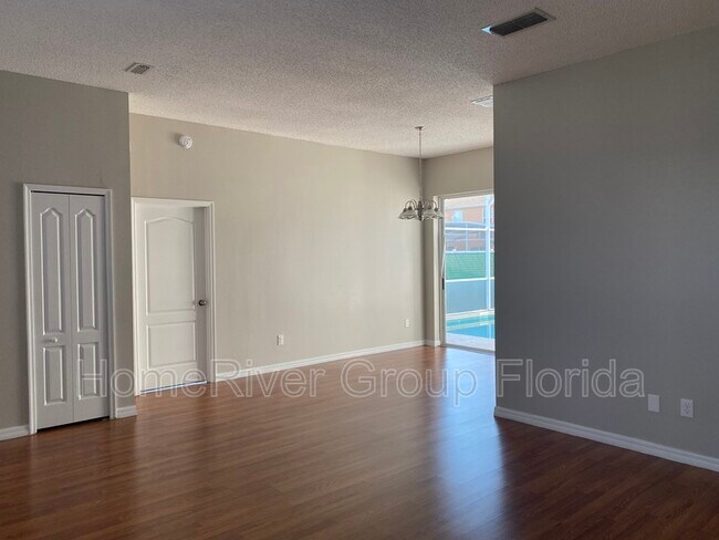 Foto del edificio - 8615 Cavendish Dr