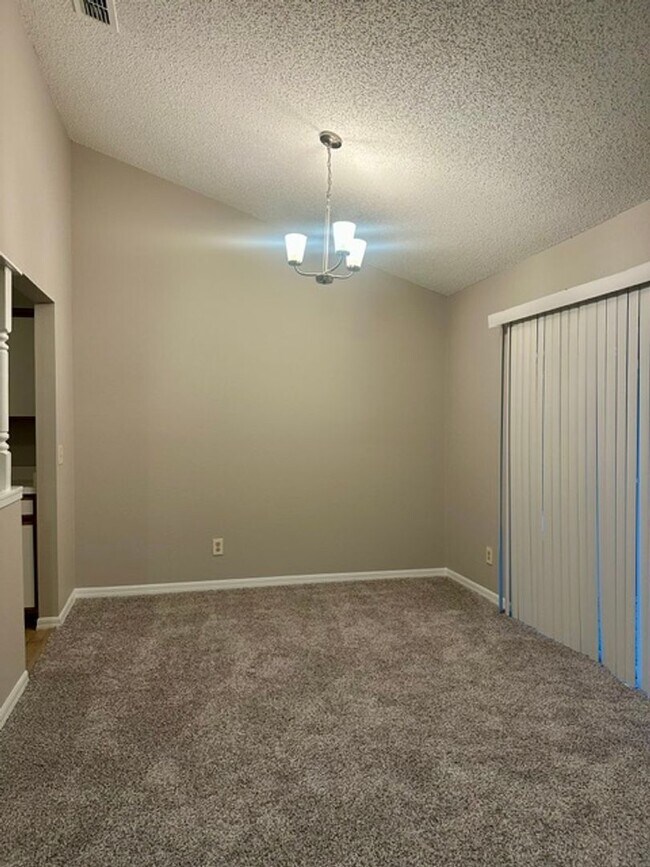 Foto del edificio - 2259 Coach House Blvd