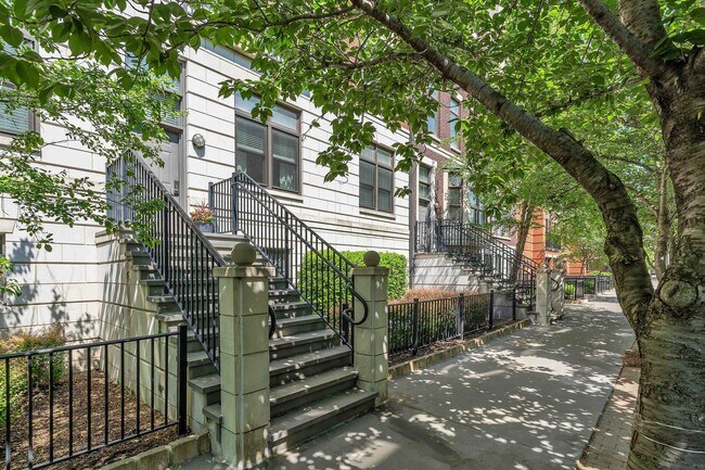 Foto del edificio - 1300 Grand St