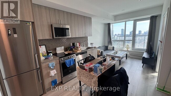 Building Photo - 1005 Dundas St E