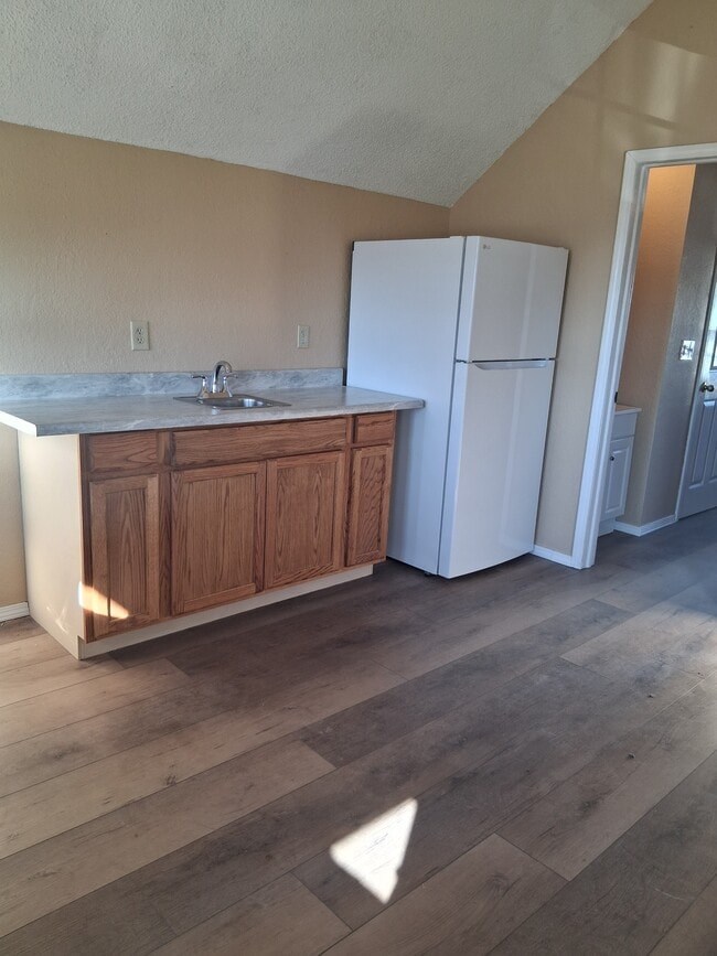 Building Photo - 65400 E 250 Rd