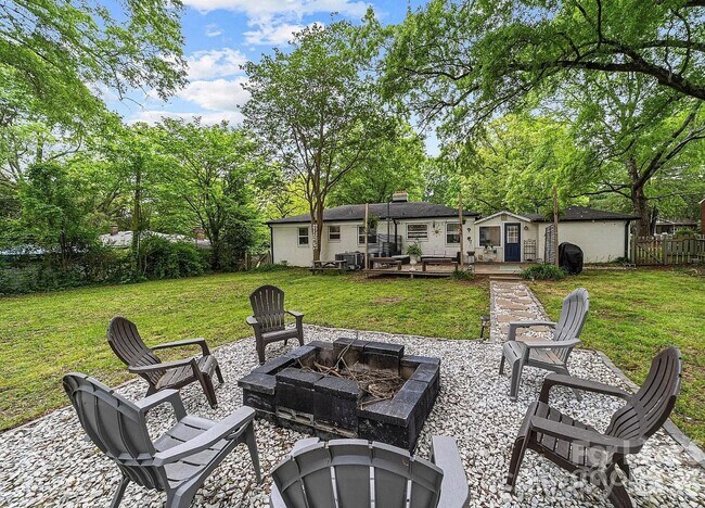Building Photo - 5212 Pine Dr