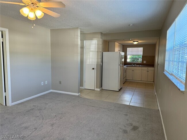 Foto del edificio - 825 Courtington Ln