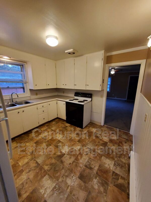 Building Photo - 465 Madrona Ave SE