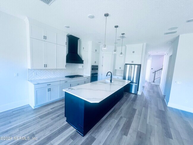 Building Photo - 320 Settler's Landing Dr