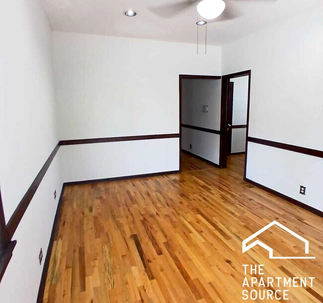 Foto del edificio - 2856 N Western Ave