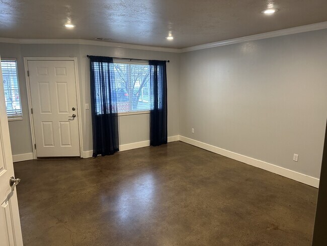 Foto del edificio - 630 W Allen Cove