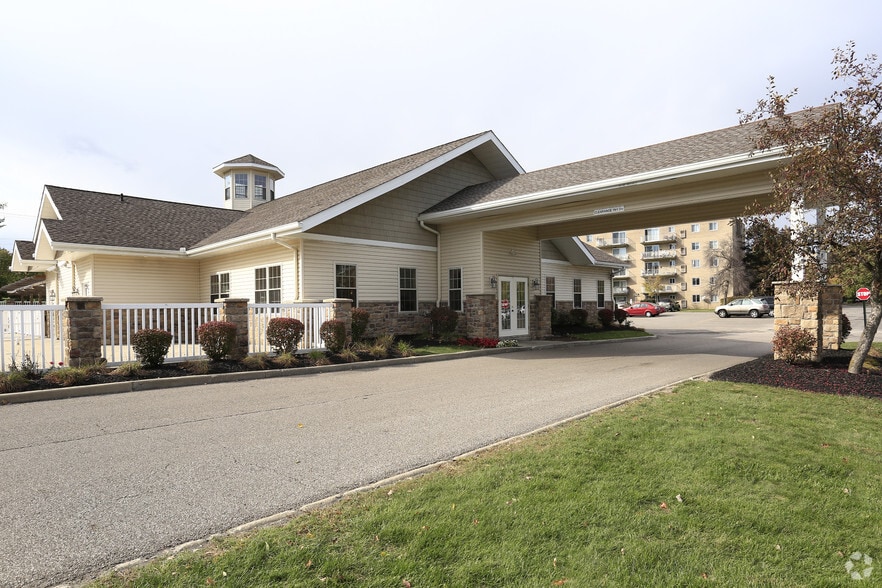 The Peaks at Water's Edge - 4260 Americana Dr Cuyahoga Falls, OH