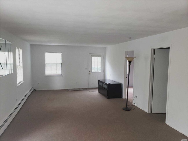 Building Photo - 30 Blueberry Ln