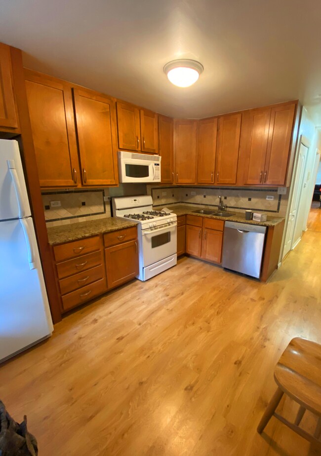 Kitchen - 932 W Montana St